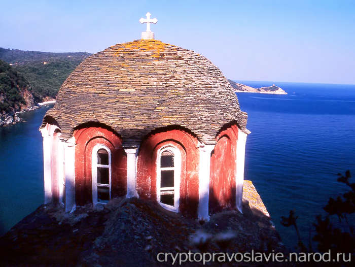 Купол церкви над морем